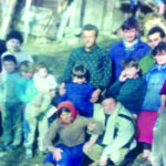 Familja Ujkaj, me dy kryefamiljarët, Bajramin dhe Elezin (1992)